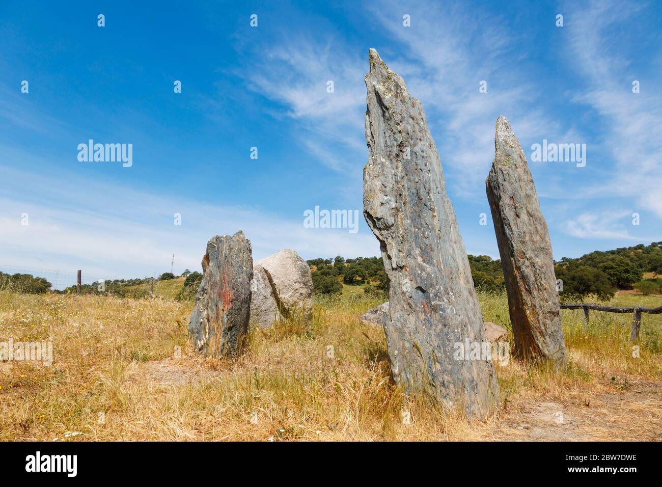 Sito megalitico di Cromlech Pasada del Abad vicino Rosal de la Frontera, Provincia di Huelva, Andalusia, Spagna. Foto Stock