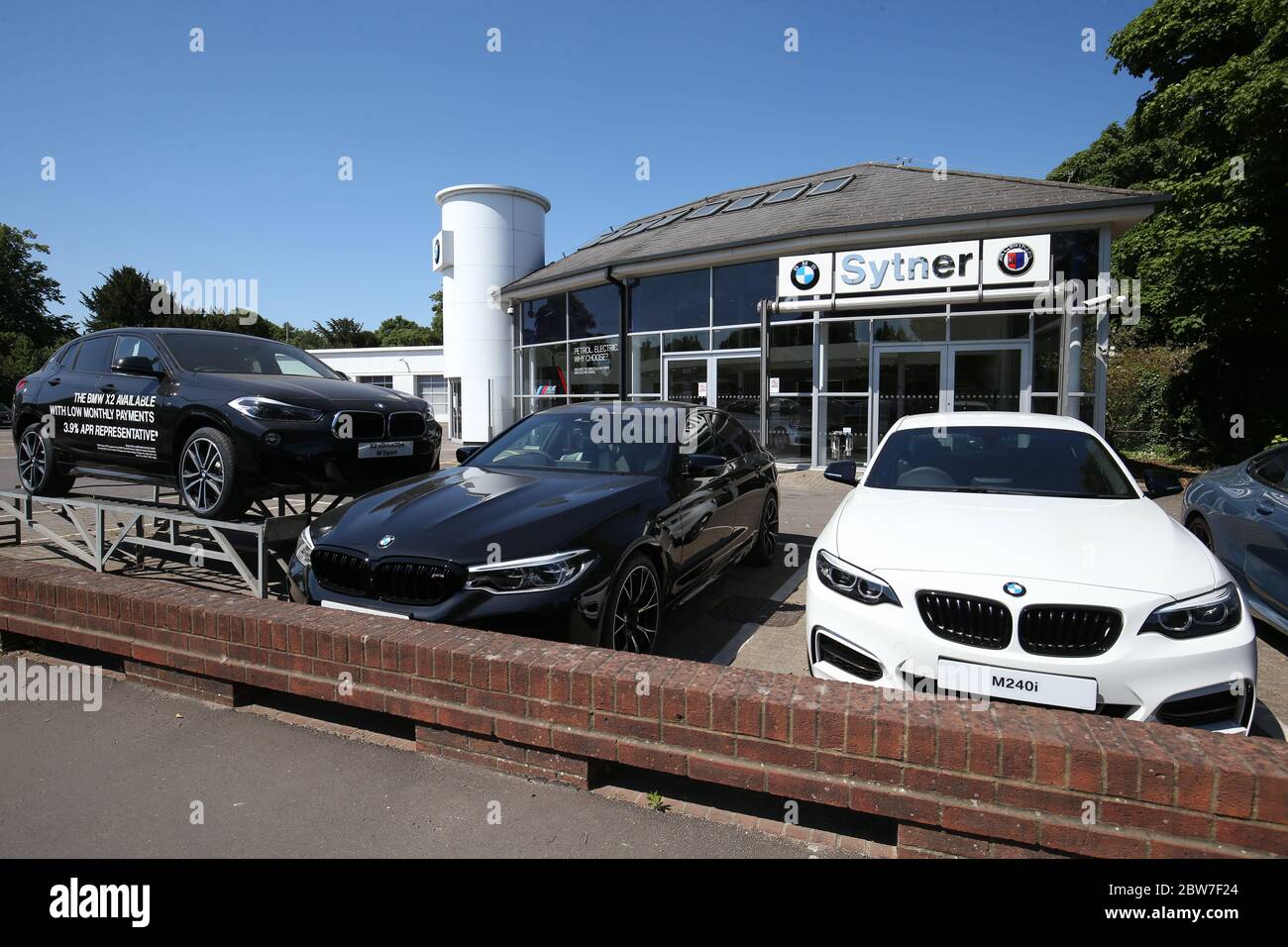 Una vista di Sytner a Maidenhead, Berkshire. Gli showroom delle automobili sono in grado di riaprire il 1 giugno in Inghilterra, dopo l'introduzione di misure per portare il paese fuori dai blocchi. Foto Stock