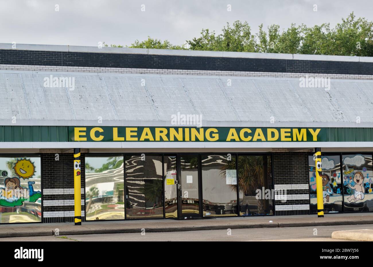 Houston, Texas/USA 05/21/2020: Esterno dell'edificio della EC Learning Academy a Houston, Texas. Centro di assistenza diurna per bambini, bambini, bambini pre-k e scolaresche. Foto Stock