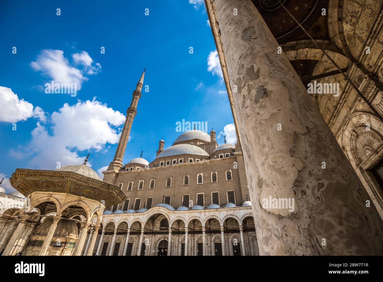 Cortile della Moschea di Muhammad Ali al Cairo Egitto Foto Stock