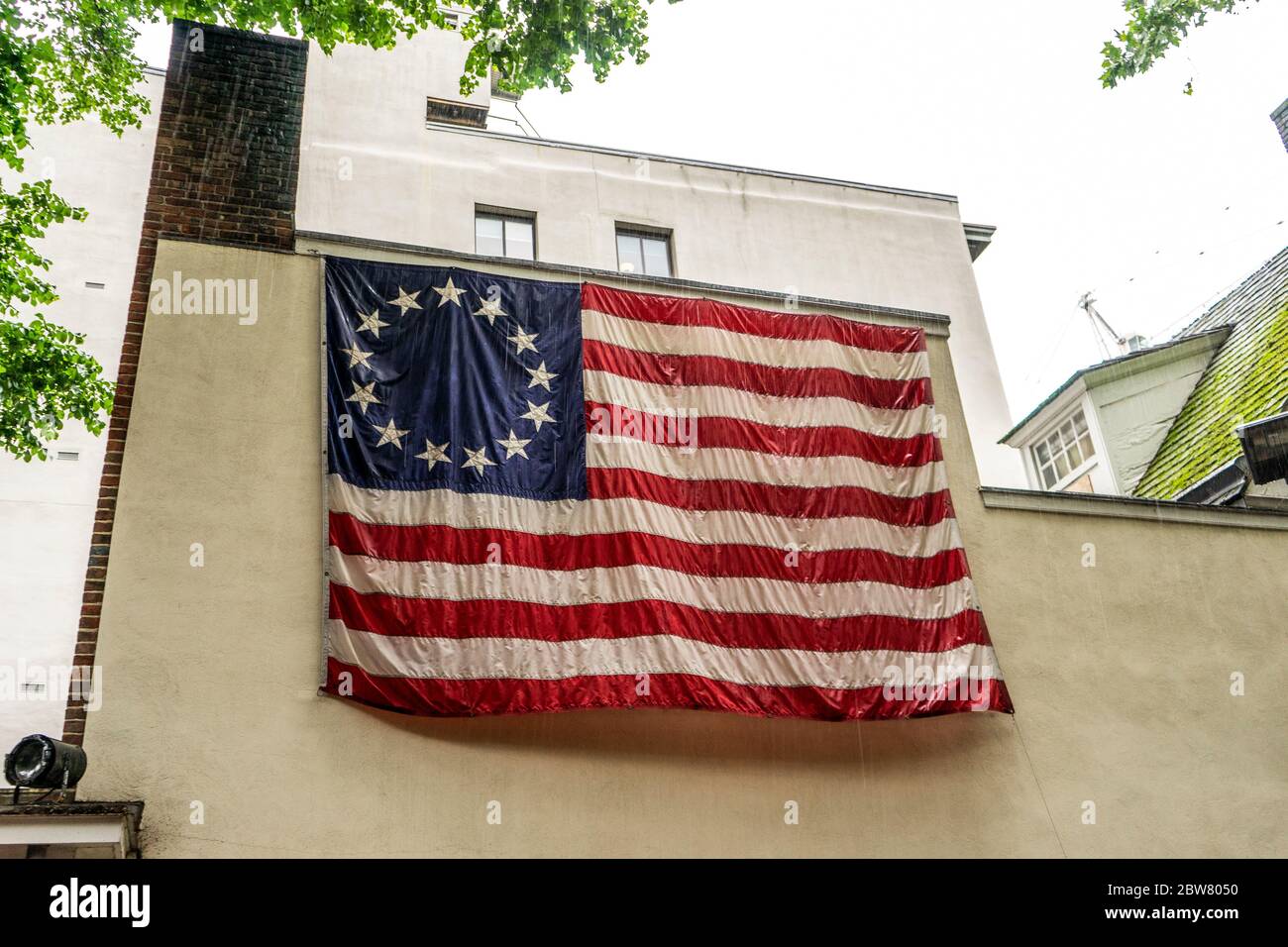 Bandiera di Betsy Ross in un muro Foto Stock