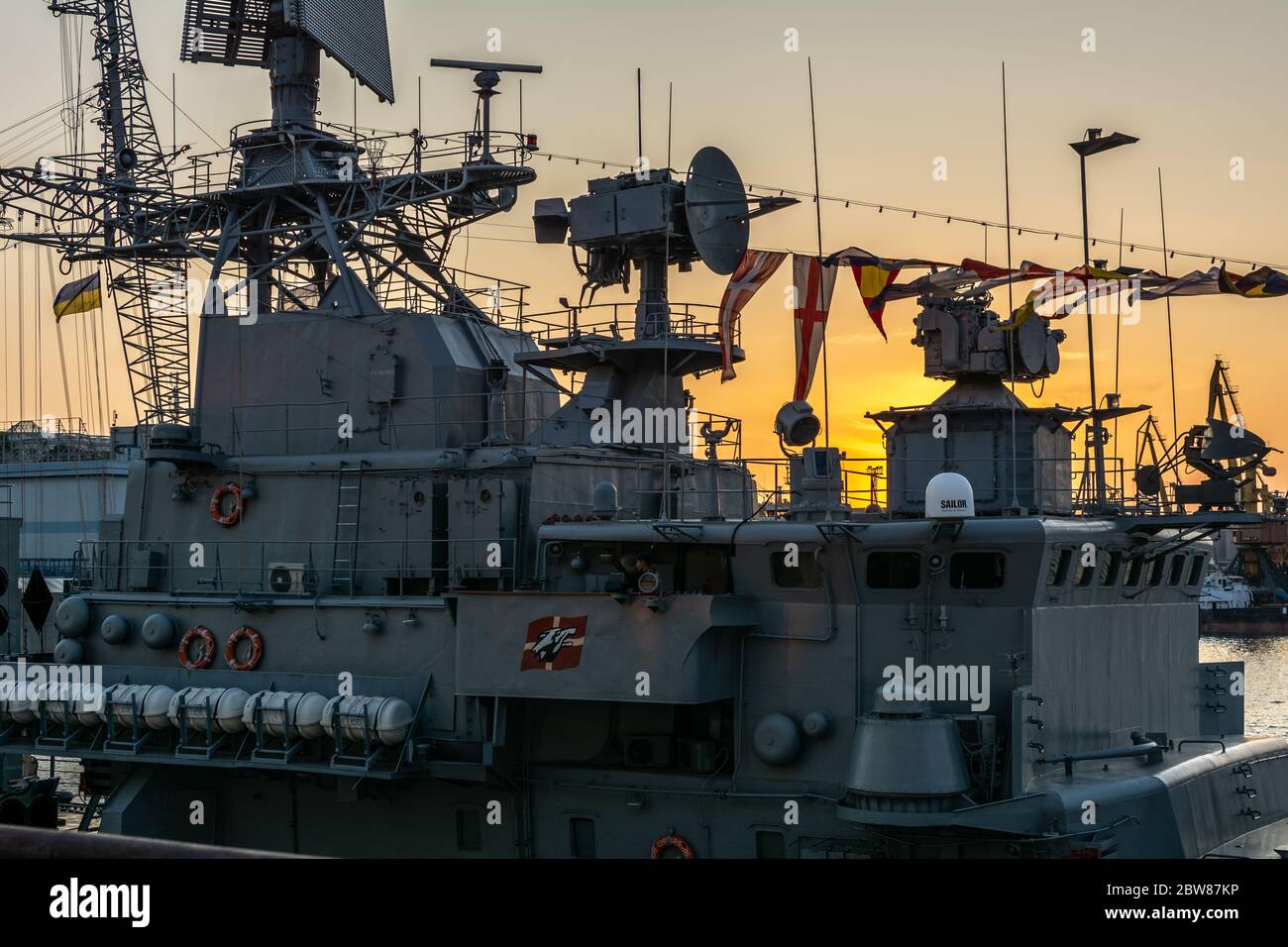 Odessa, Porto Marittimo, Ucraina - Agosto, 23, 2019: Incrociatore militare Hetman Sagaidachny alla guardia dell'Ucraina. Foto Stock