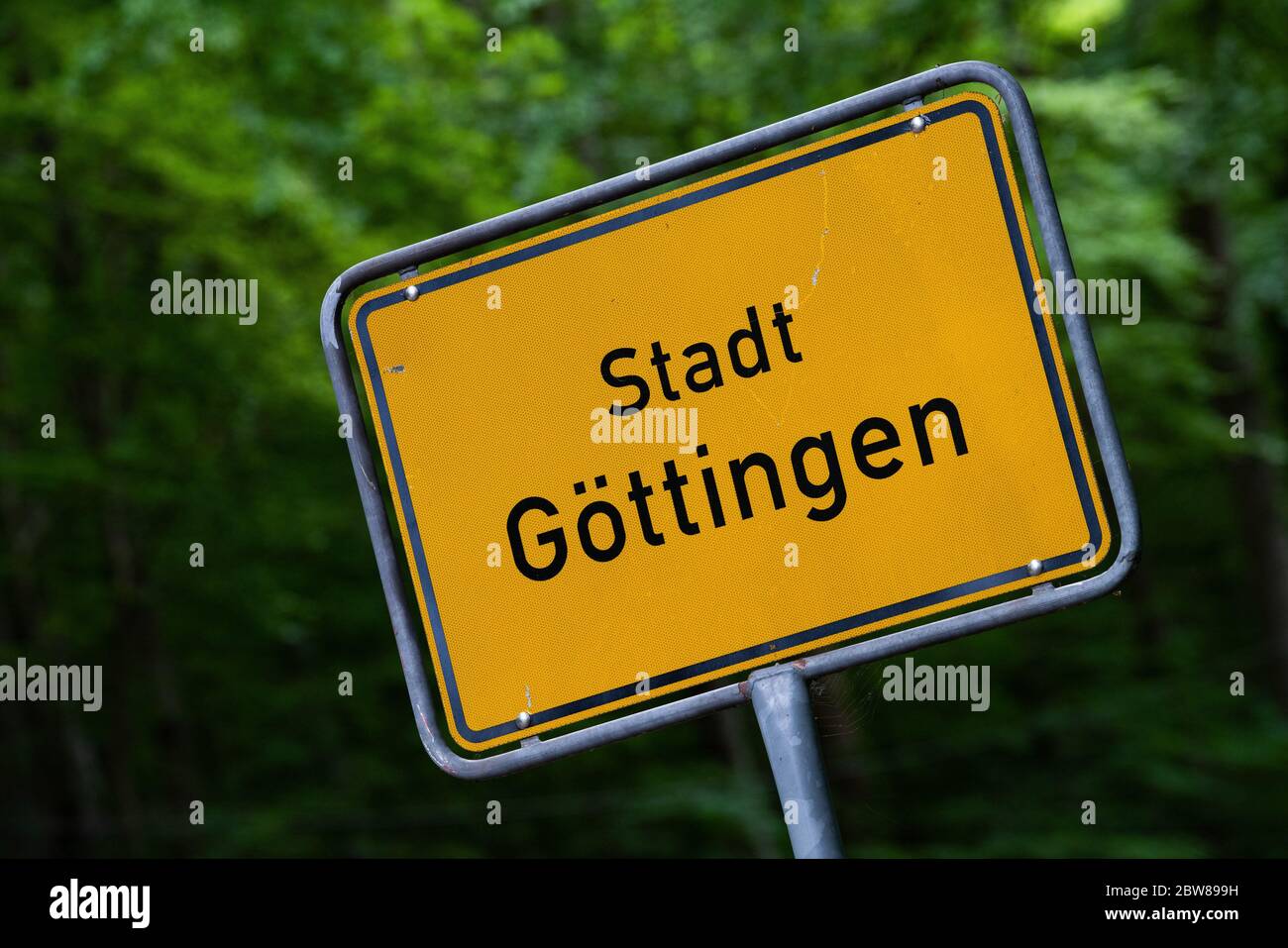 30 maggio 2020, bassa Sassonia, Göttingen: Foto tratta dal segno della città di Göttingen. In diversi grandi partiti privati a Göttingen diverse persone sono state infettate con il nuovo coronavirus. Secondo il Dipartimento di Salute della città e della contea, la maggior parte delle persone colpite sono membri di varie famiglie estese. Provengono da Göttingen e dalla zona circostante. Foto: Swen Pförtner/dpa Foto Stock