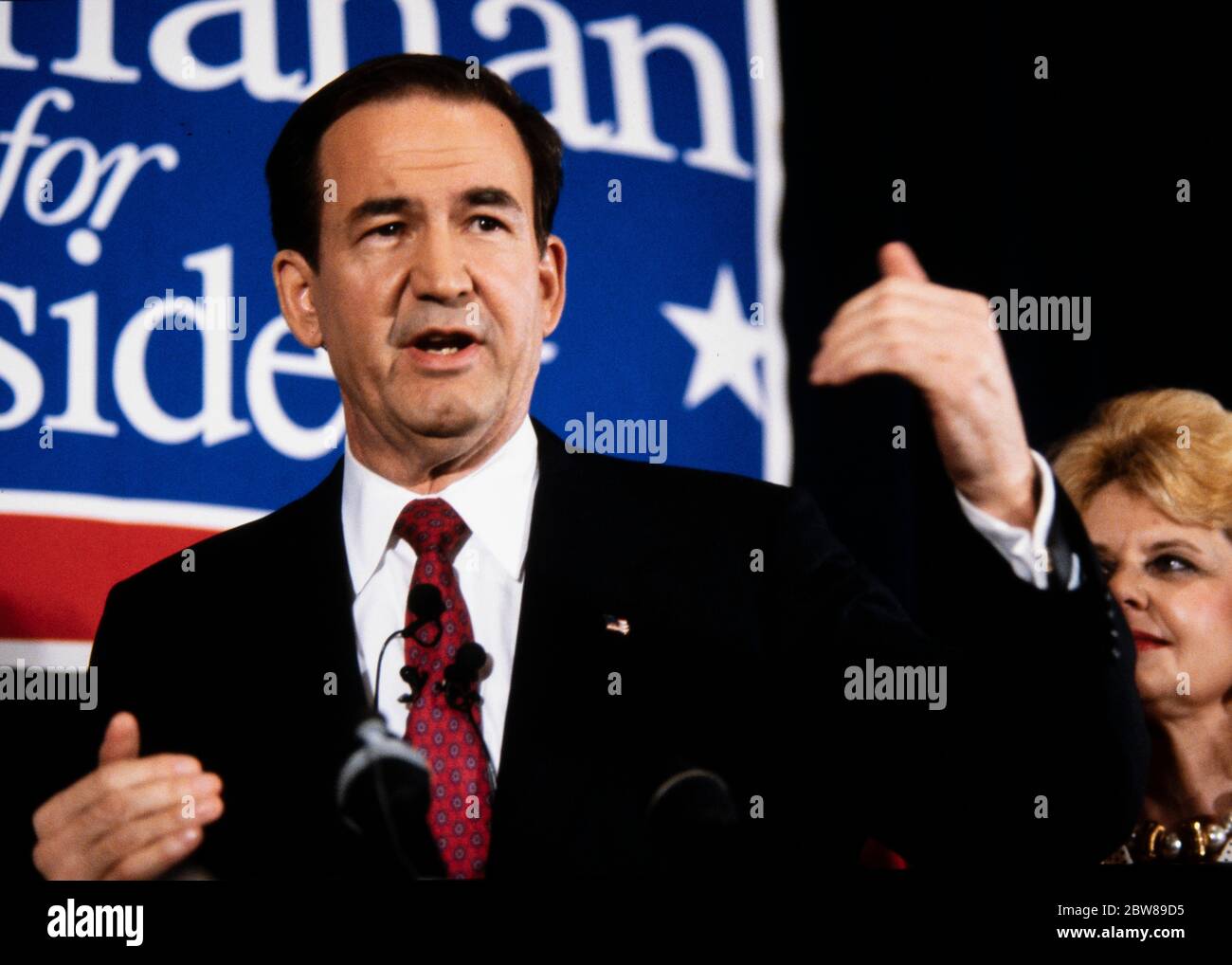 1992 il candidato presidenziale repubblicano Pat Buchanan parla ad un raduno di campagna a Marietta, Georgia. Foto Stock