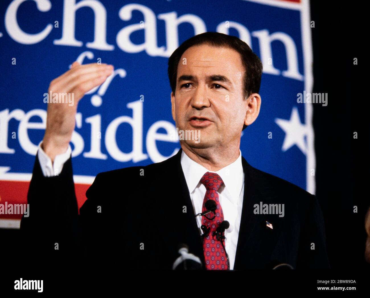 1992 il candidato presidenziale repubblicano Pat Buchanan parla ad un raduno di campagna a Marietta, Georgia. Foto Stock