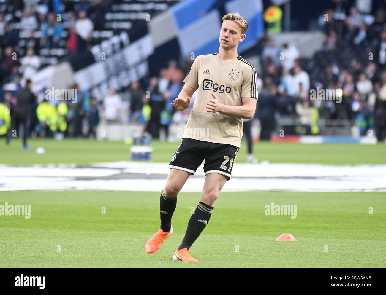 LONDRA, INGHILTERRA - 30 APRILE 2019: Frenkie de Jong di Ajax ha raffigurato prima della prima tappa della partita di semifinale della UEFA Champions League 2018/19 tra Tottenham Hotspur (Inghilterra) e AFC Ajax (Paesi Bassi) allo Stadio Tottenham Hotspur. Foto Stock