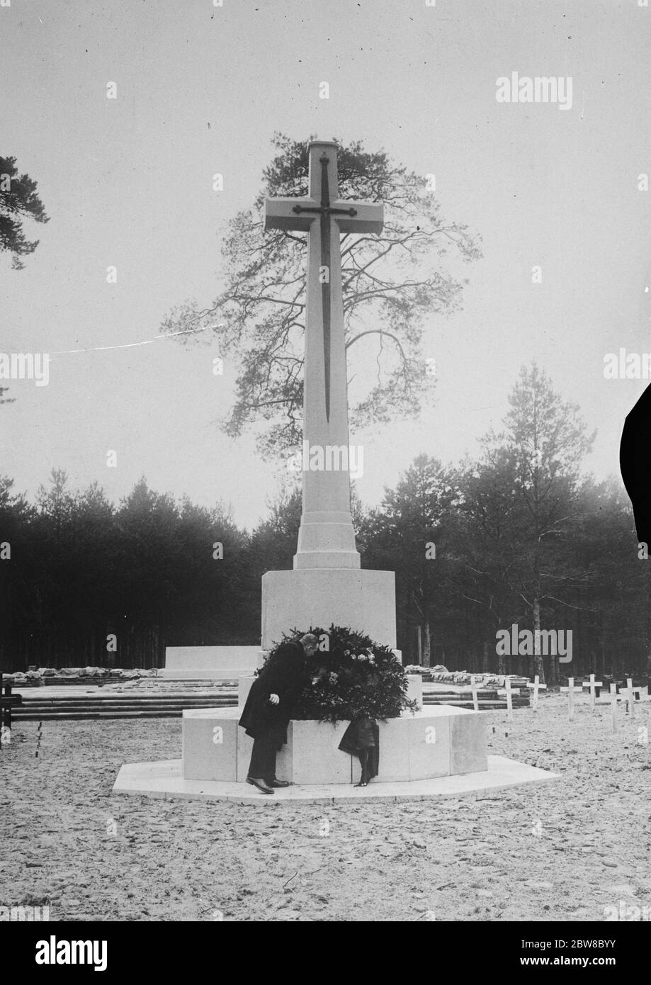 Memoriale ai soldati britannici morti in Germania a Stahndrof , vicino a Berlino , c'è un cimitero britannico contenente le tombe di 1186 soldati britannici che sono morti durante la loro prigionia in Germania . Il memoriale visto nella foto è stato ora eretto nel cimitero sotto gli auspici britannici 22 febbraio 1926 Foto Stock