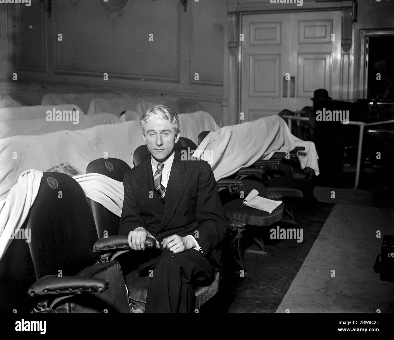 ' Madre di Perla' da produrre al Little Theatre. Charles Morrell ( T Fenton ) , l' autore . 6 maggio 1927 Foto Stock