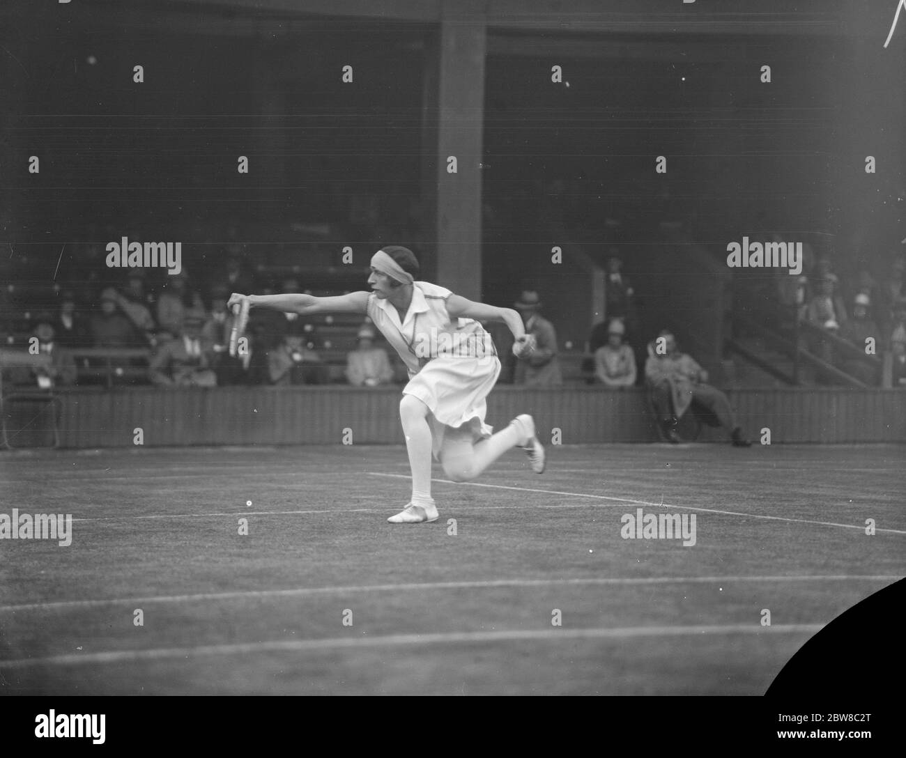 Tennis in prato a Wimbledon . Signora Godfree in gioco . 22 giugno 1927 Foto Stock