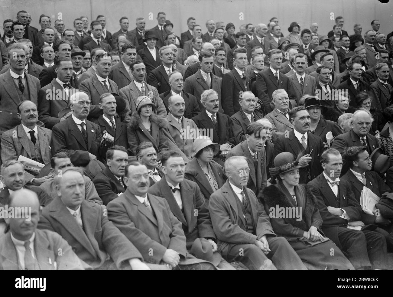 Conferenza del Partito del lavoro a Margate . Ramsay MacDonald tra i delegati e le loro mogli . 11 ottobre 1926 Foto Stock