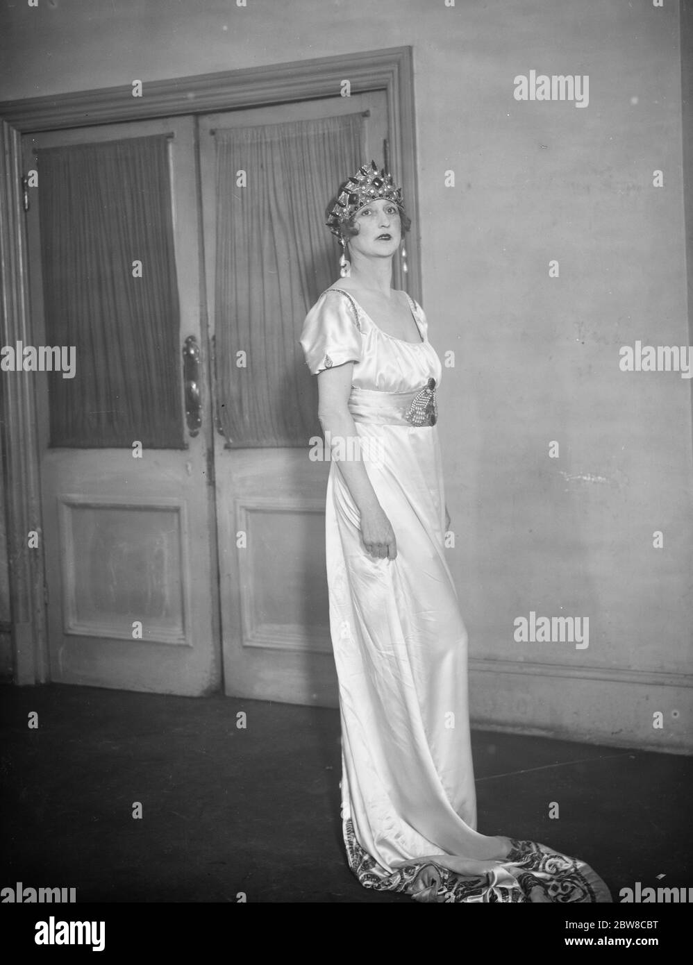 Concorso di amanti di tutte le età al nuovo teatro . Lady Wodefouso come l'imperatrice Josephine . 6 maggio 1927 Foto Stock