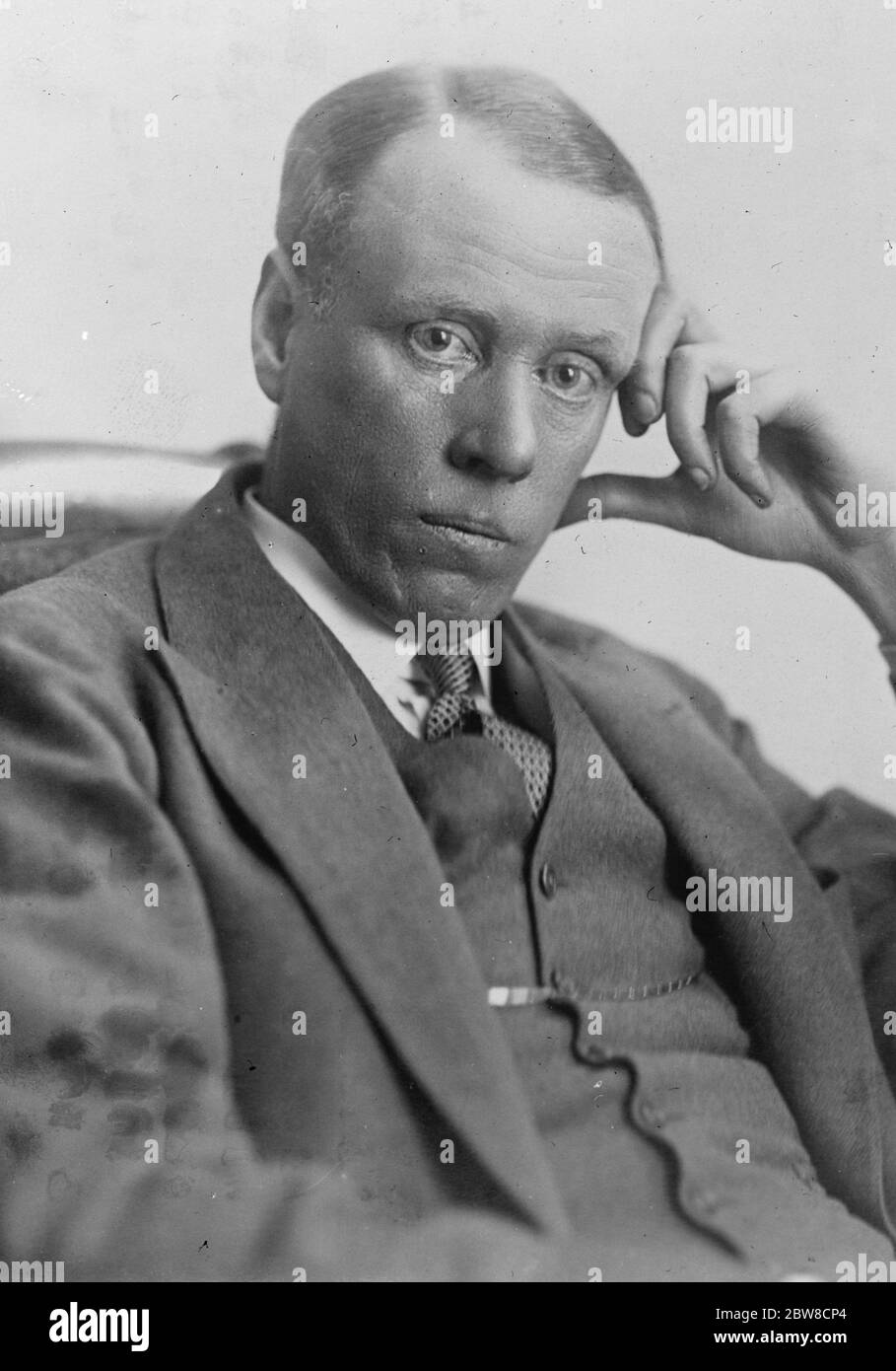 Autore di Elmer Cantry . Giovedì prossimo a Londra verrà pubblicato un libro intitolato Elmer Cantry di Sinclair Lewis , che è descritto in America come un'opera d'arte . Si occupa della conversione di un uomo al Collegio , della sua successiva carriera in e fuori dal Ministero e delle sue avventure con una donna evangelista . 19 marzo 1927 Foto Stock