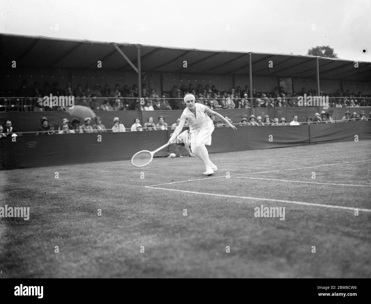 Campionati di tennis sul prato Kent a Beckenham . Senorita d' Alvarez in gioco . 8 giugno 1926 Foto Stock