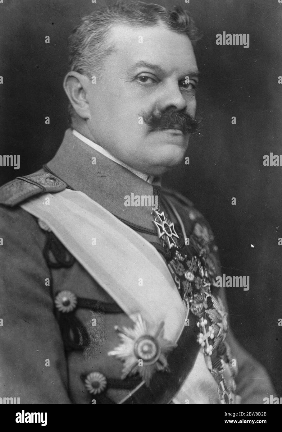 Pronto per il principe Carol . Il generale Nikoleanu , capo della polizia segreta rumena , che ha preso le precauzioni rigorose per impedire al principe Carol di entrare nel paese . Maggio 1928 Foto Stock