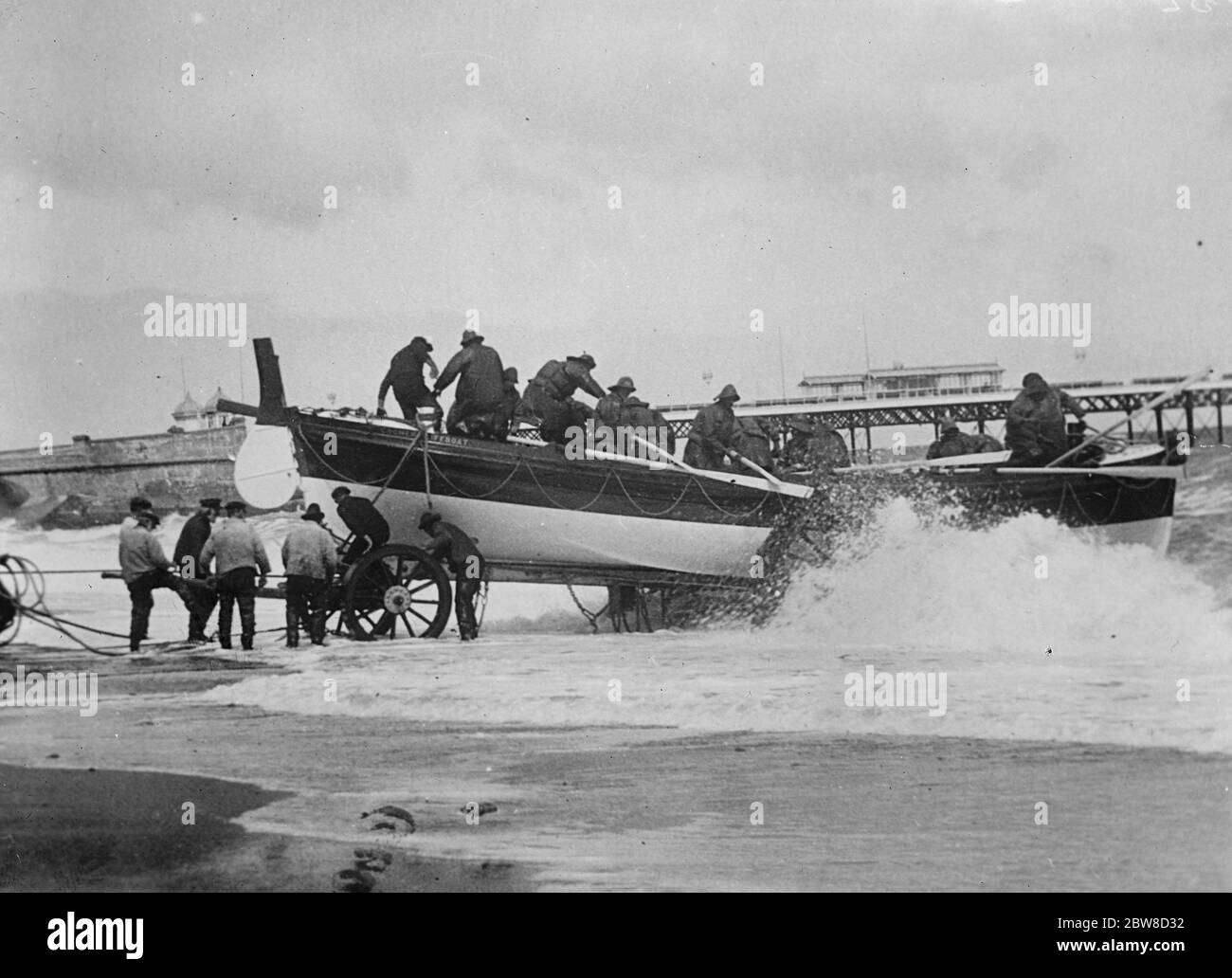 Crromer salvataggio barca in corso di lancio a Cromer Foto Stock