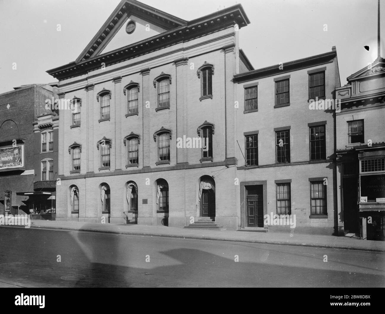 Un " Monumento Nazionale " dall'aspetto significo. Il Teatro Ford di Washington, D C, recentemente acquisito dal Governo Americano come Monumento Nazionale. Fu qui che Abramo Lincoln fu assassinato . 7 marzo 1928 Foto Stock