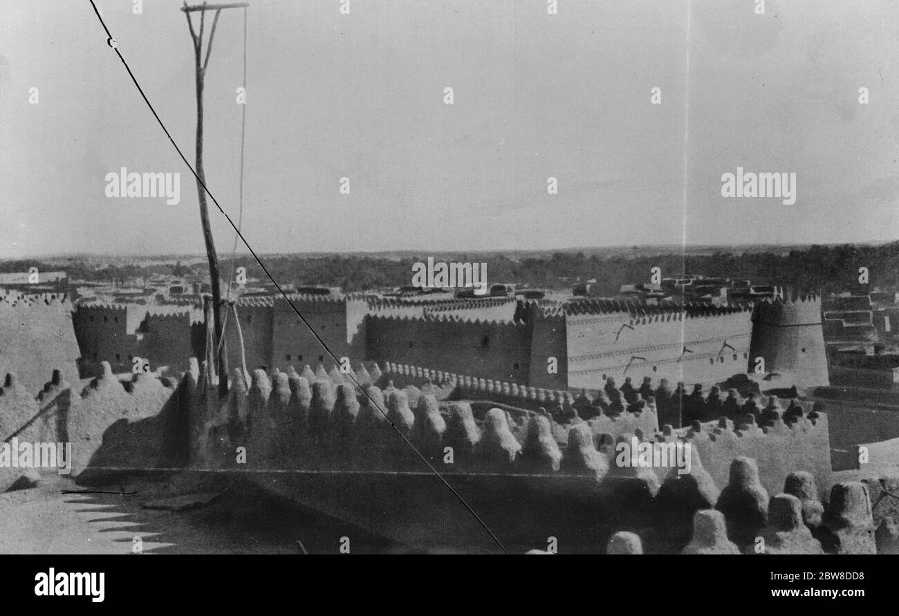 Le ' spade dell' Islam' nel Palazzo di Saud. Una nuova foto di Riyad , la capitale di Nejd . 7 marzo 1928 Foto Stock