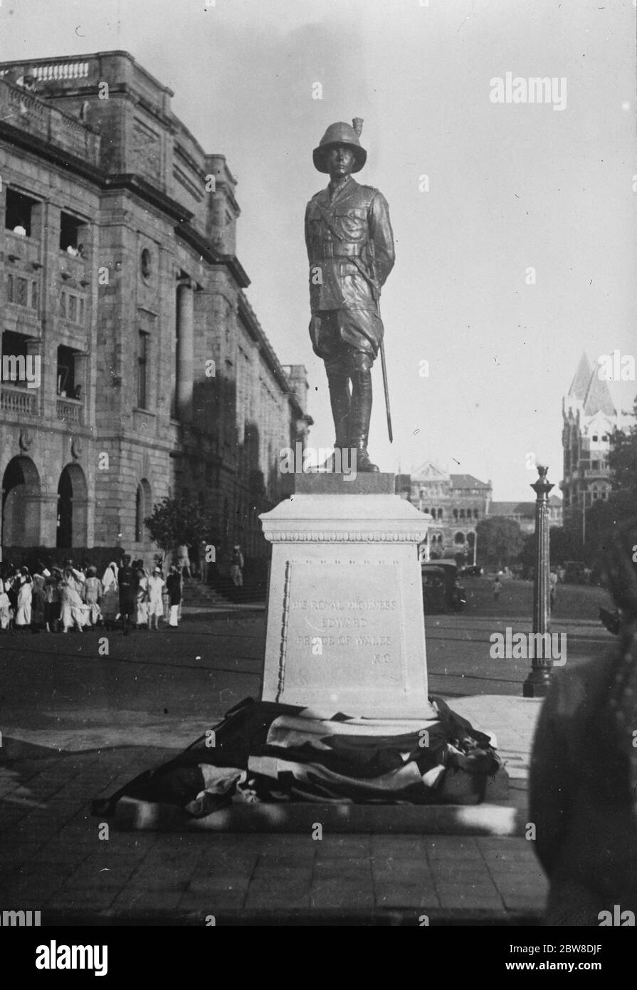 La nuova statua del Principe di Galles a Bombay . 9 gennaio 1928 Foto Stock