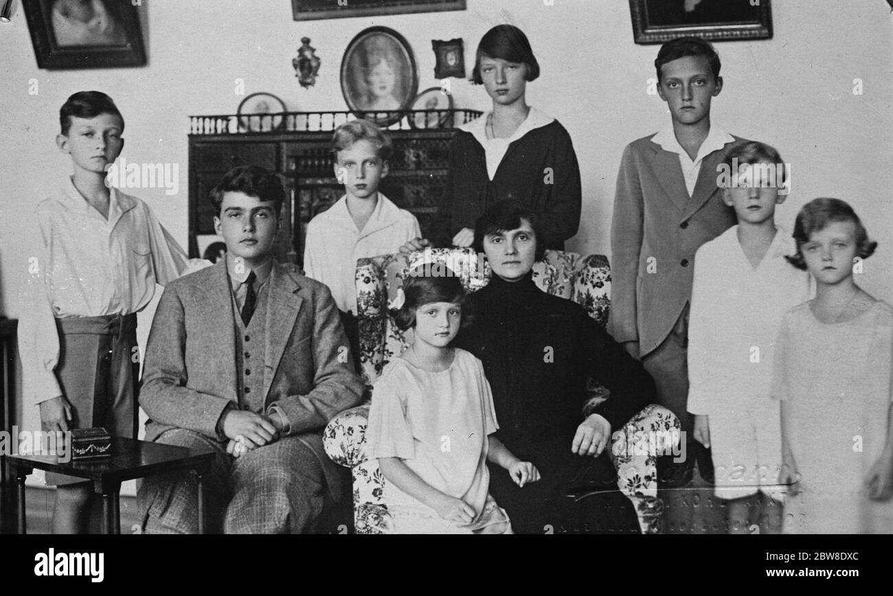 Un re senza un paese . L'Arciduca otto d'Austria con la madre e i fratelli e le sorelle. 24 aprile 1929 Foto Stock
