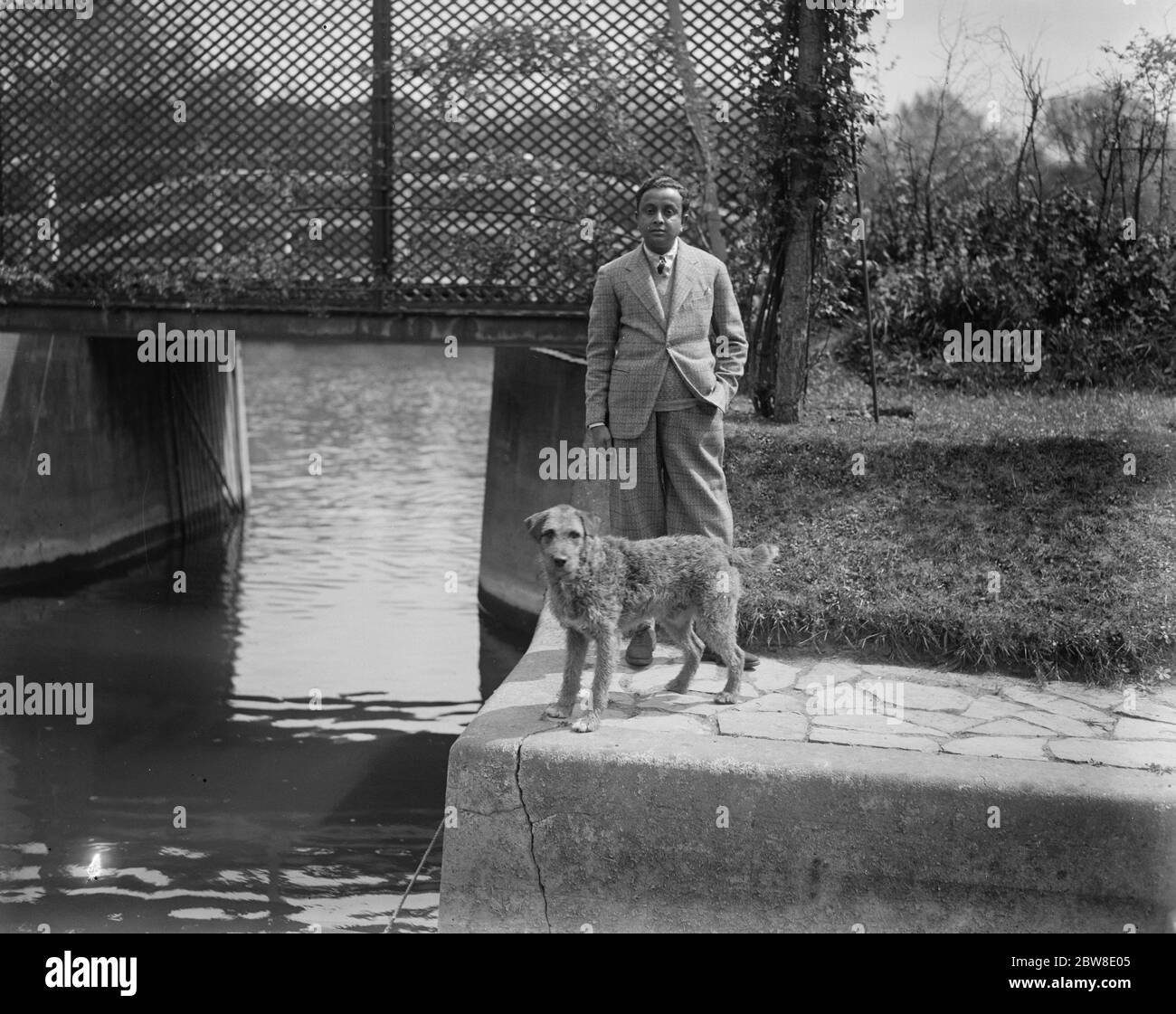 Il Maharajah di Rajpipla nella sua casa di campagna inglese, il Cottage Manor, Windsor vecchia. 9 maggio 1928 Foto Stock