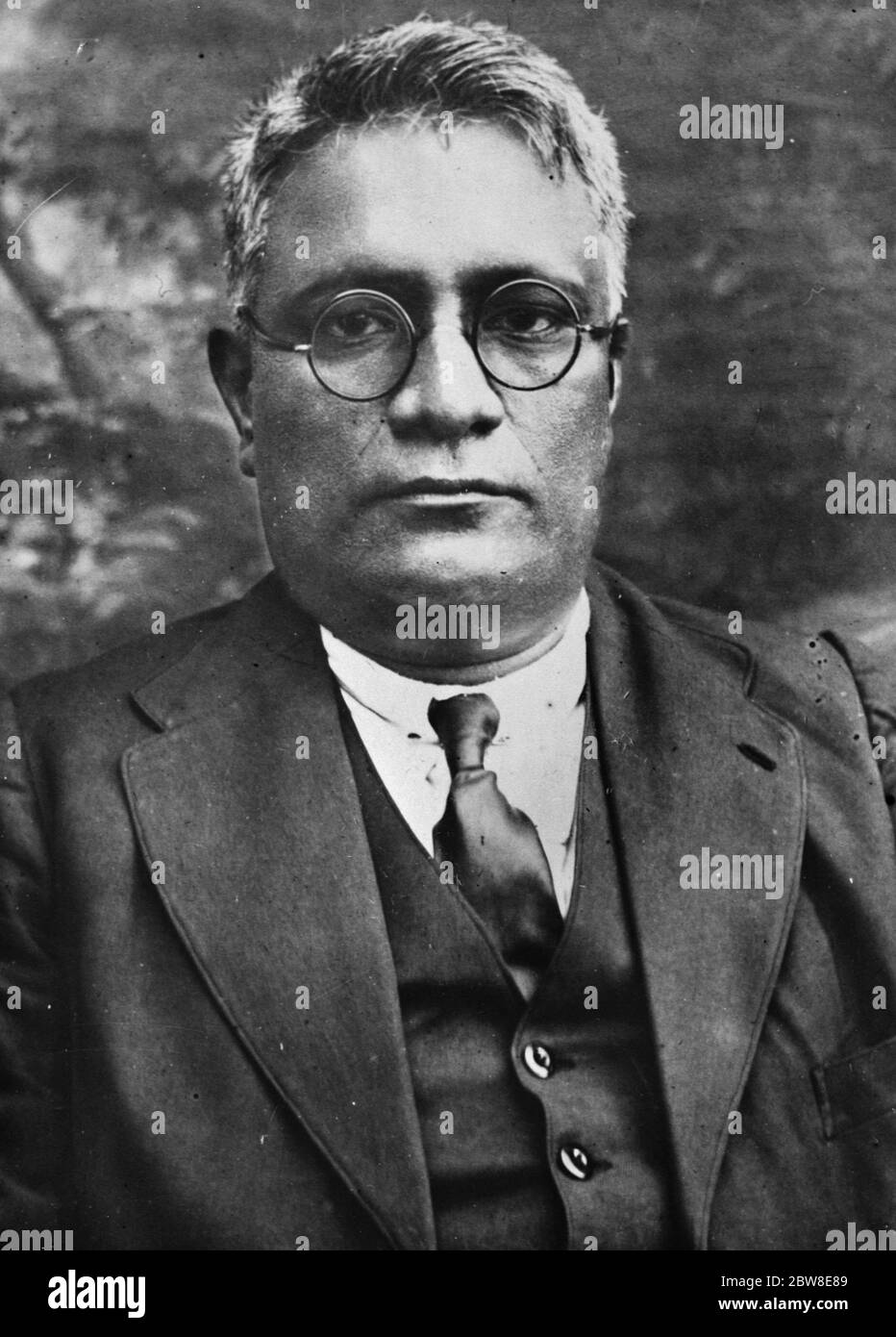 Preparandosi al giorno dell' Indipendenza, il signor J. Kedar, uno dei più importanti sciarajisti delle province centrali. Gennaio 1930 Foto Stock