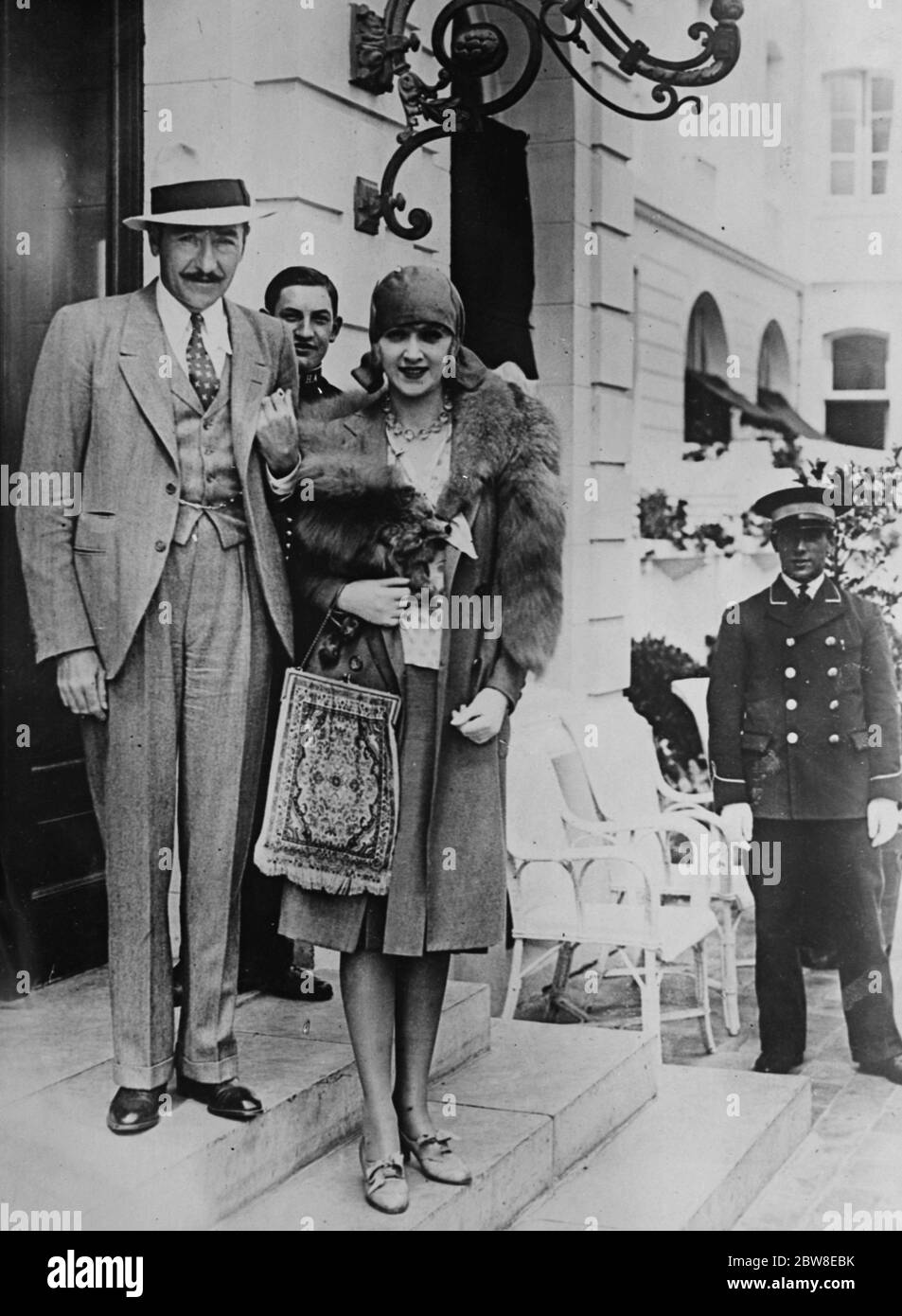 Il signor e la signora Adolphe Menjou a le Touquet. 1 agosto 1929 Adolphe Jean Menjou e la prima moglie Kathryn Carver Foto Stock