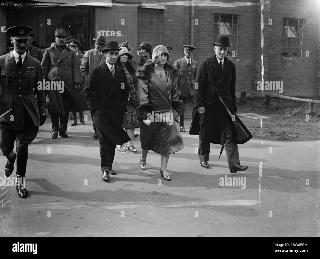 Il re e la regina dell'Afghanistan a Halton . Sua Maestà con Sir Samuel Hoare . 17 marzo 1928 Visita dello stato di Re Amanullah e della Regina Soiriya Foto Stock