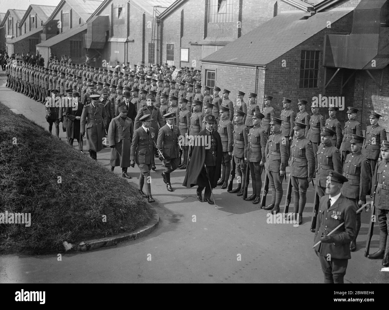 Il re e la regina dell'Afghanistan a Hendon . Ispezione delle truppe . 17 marzo 1928 Visita dello stato di Re Amanullah e della Regina Soiriya Foto Stock