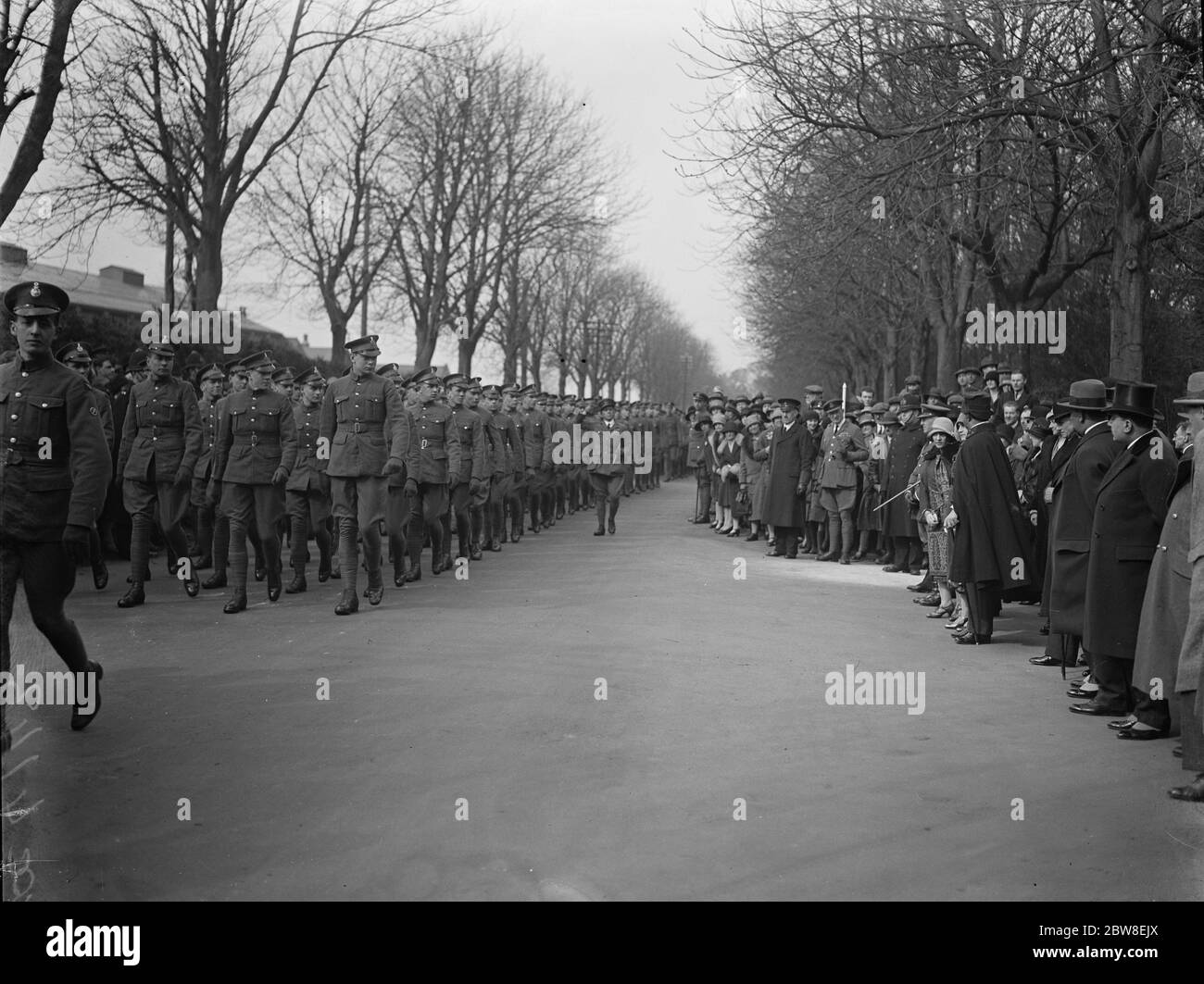 Il re e la regina dell'Afghanistan a Hendon . Ispezione delle truppe . 17 marzo 1928 Visita dello stato di Re Amanullah e della Regina Soiriya Foto Stock