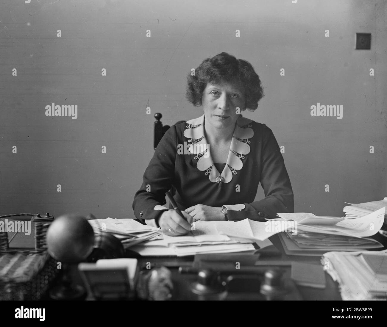 Nuova donna Capo del Partito laburista . La sig.ra B Aryton Gould, presso la sua scrivania della Transport House. 29 gennaio 1932 Foto Stock