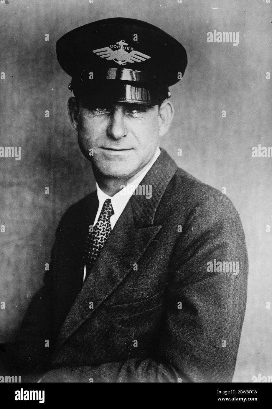 Gli ufficiali del gigante dornier do X . Ingegnere del motore Harvey Brewton . 25 ottobre 1930 Foto Stock
