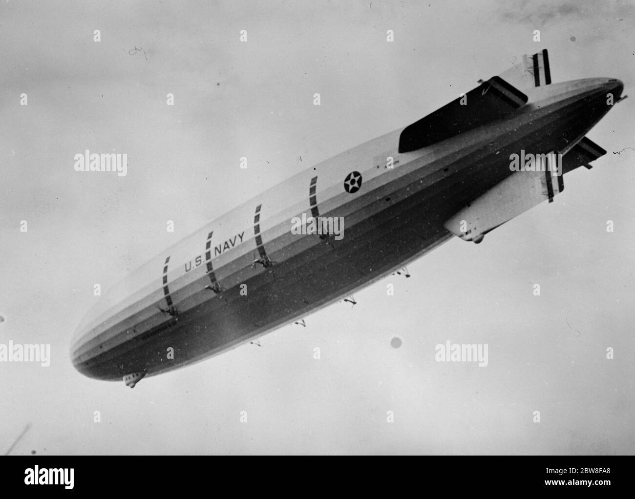 Tutto il metallo vapore guidato dirigible fuori di hangar per la prima volta . La città di Glendale . 18 gennaio 1929 Foto Stock
