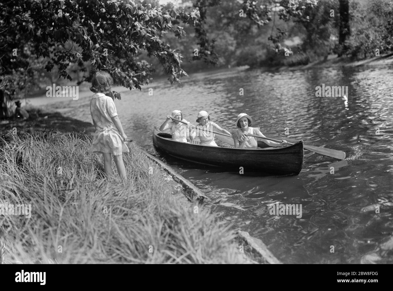 Bellezza nel cuore di Londra . Il lago di canottaggio del Parco Regent . 20 agosto 1932 Foto Stock