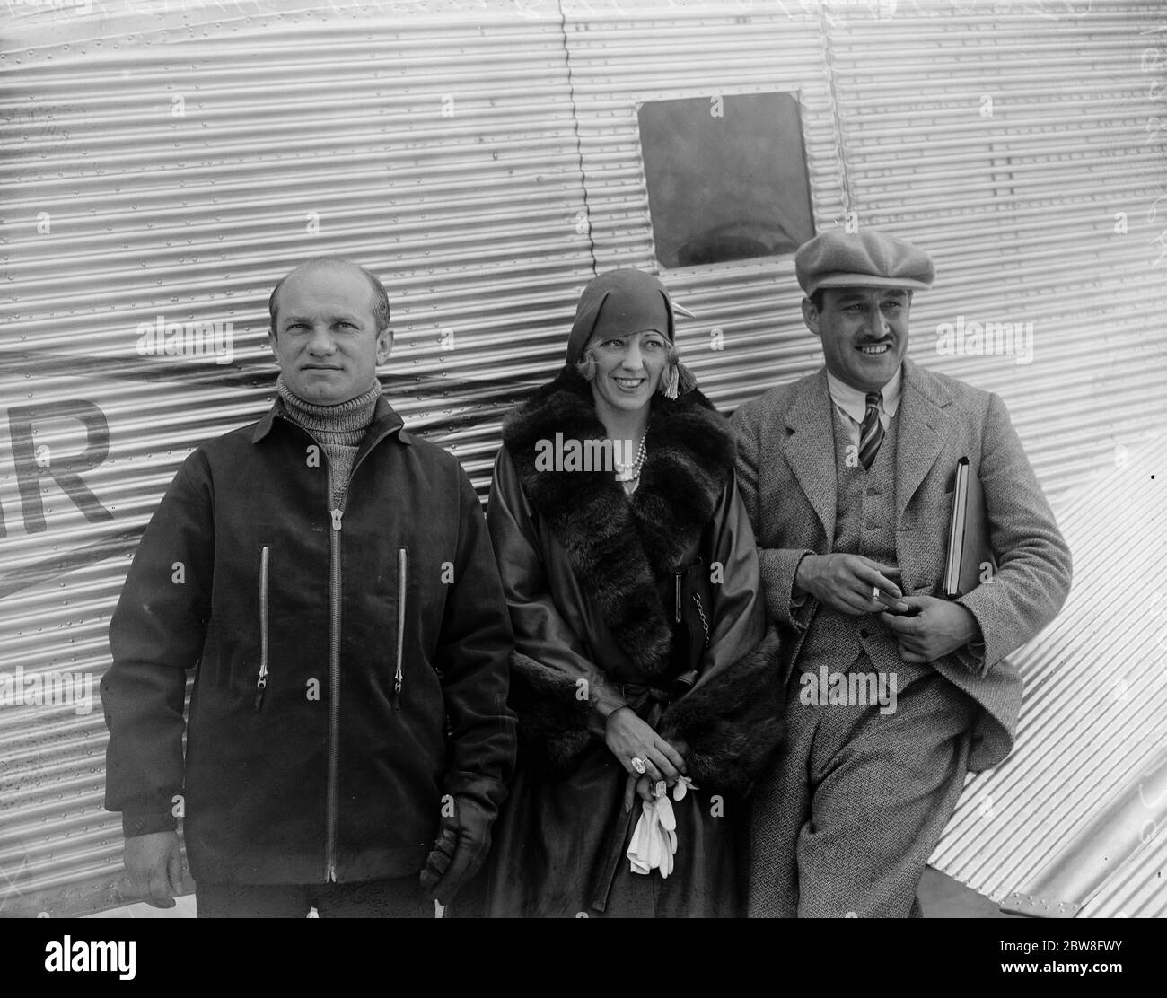 Il sig. Levine e il partito lasciano Croydon per Bruxelles. Il sig. Levine, la sig.ra Mabel Boll e il sig. Acosta a Croydon. 27 agosto 1928 Foto Stock