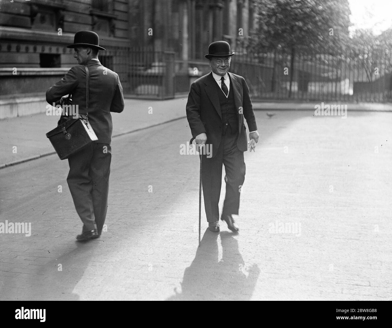 Riunione del gabinetto al n. 10 di Downing Street. Sig. L S Amery Arriving. (Segretario di Stato per le colonie) 3 giugno 1929 Foto Stock