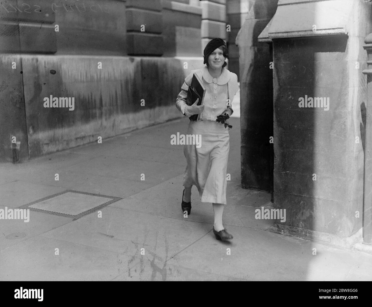 Lady Barrister ha informato in caso di assicurazione antincendio . La sig.ra Grace Prescott , è stata informata di apparire come junior al sig. Christmas Humphries per la difesa nel caso della Grande assicurazione antincendio 3 luglio 1933 Foto Stock