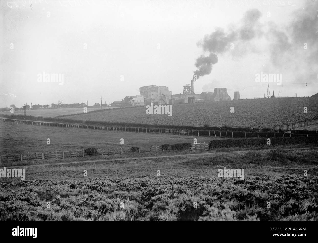 Scene su Notts e Derbyshire Coalfield . Uno dei box attivi , il Crown Farm Pit , Bolsover , Derbyshire . 8 agosto 1926 Foto Stock