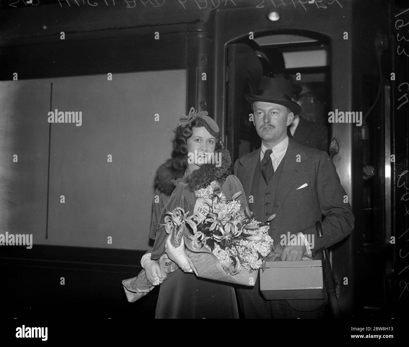 Sir Hugh e Lady Smiley partono per gli Stati Uniti . Sir Hugh e Lady Smiley fotografarono a Waterloo . 19 gennaio 1933 Foto Stock
