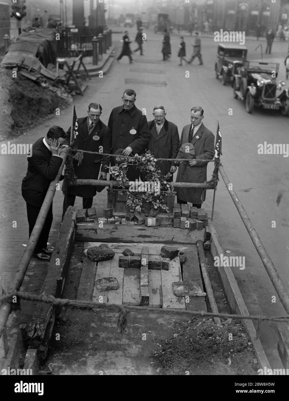 Il memoriale dei lavoratori in una nuova strada ponte. 24 dicembre 1932 Foto Stock