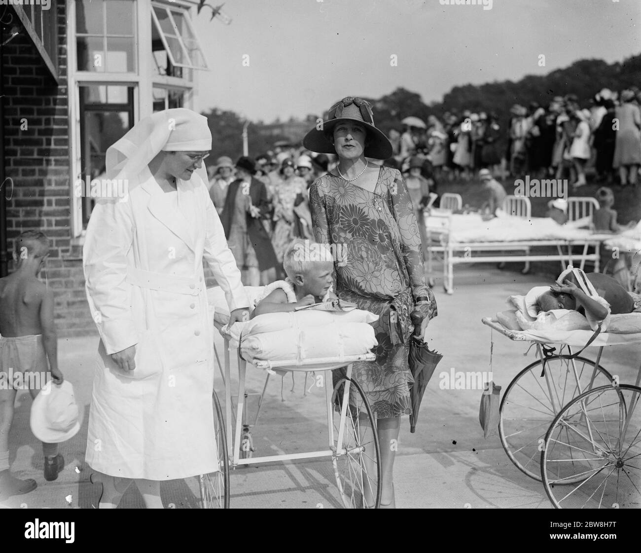 L' ospedale di campagna ' a casa ' la signora Wilfrid Ashley e il matron hanno dato un' a casa ' presso la filiale nazionale reale di Brockley Hill. 20 luglio 1928 Foto Stock