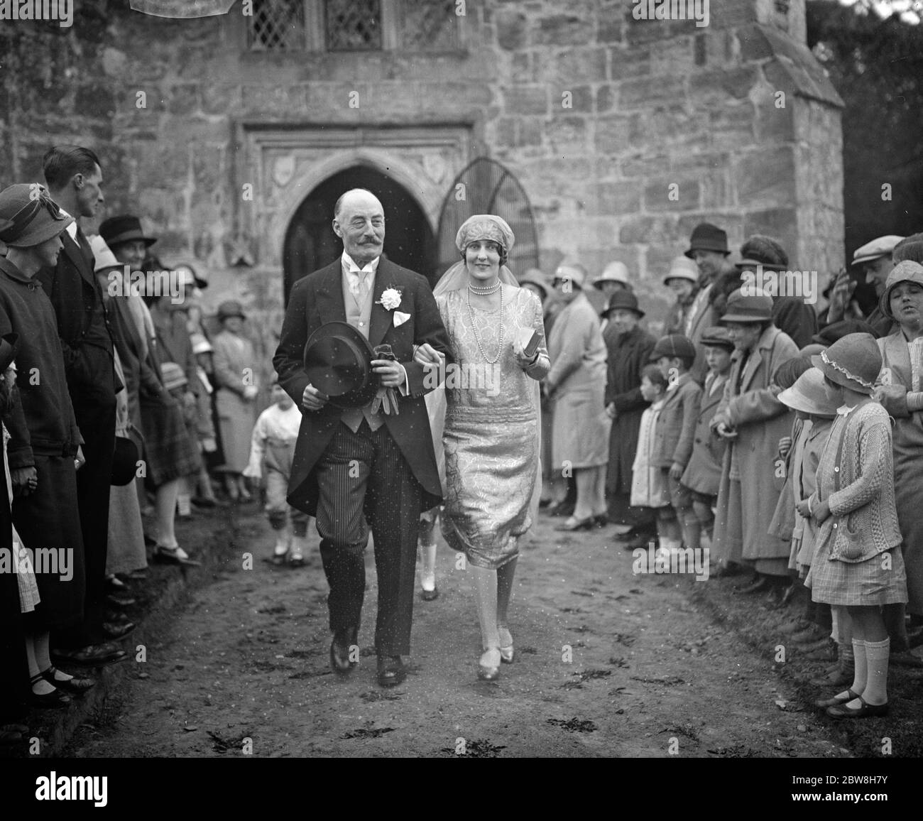 Assistente Sergente al matrimonio di armi . Sir Walter Erskine e la signorina Violet Gregory a St George' s, Crothurst. 1 giugno 1929 Foto Stock