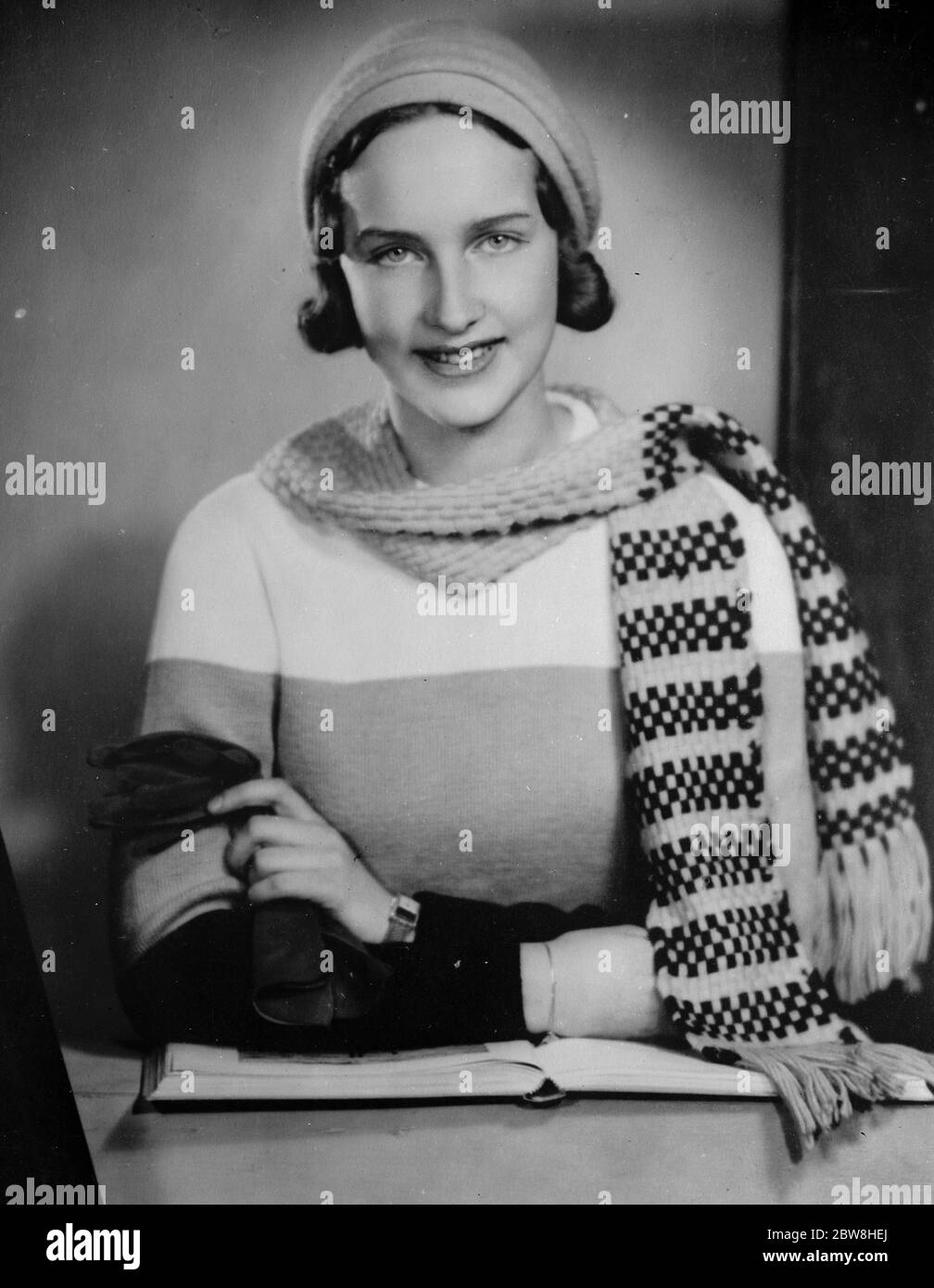 Flyng Countess porta il medico per aria . La contessa Eva Edelsheim Gyulai , una delle più note aeronamatiste dell'Ungheria che volò da Budapest a Vienna e tornò in poco più di due ore per far giungere un famoso chirurgo al capezzale di un amico che aveva urgente bisogno della sua assistenza . 21 settembre 1932 Foto Stock