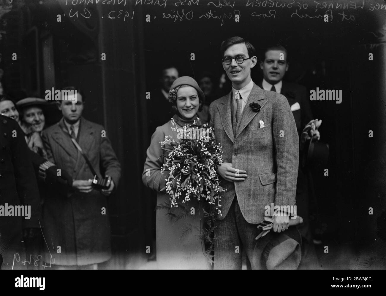 Il principe Lennart di Svezia si sposa Londra . Il Principe con la sposa Miss Karin Nissvandt dopo la cerimonia presso l' Ufficio del Registro di riga del Principe . 11 marzo 1932 Foto Stock