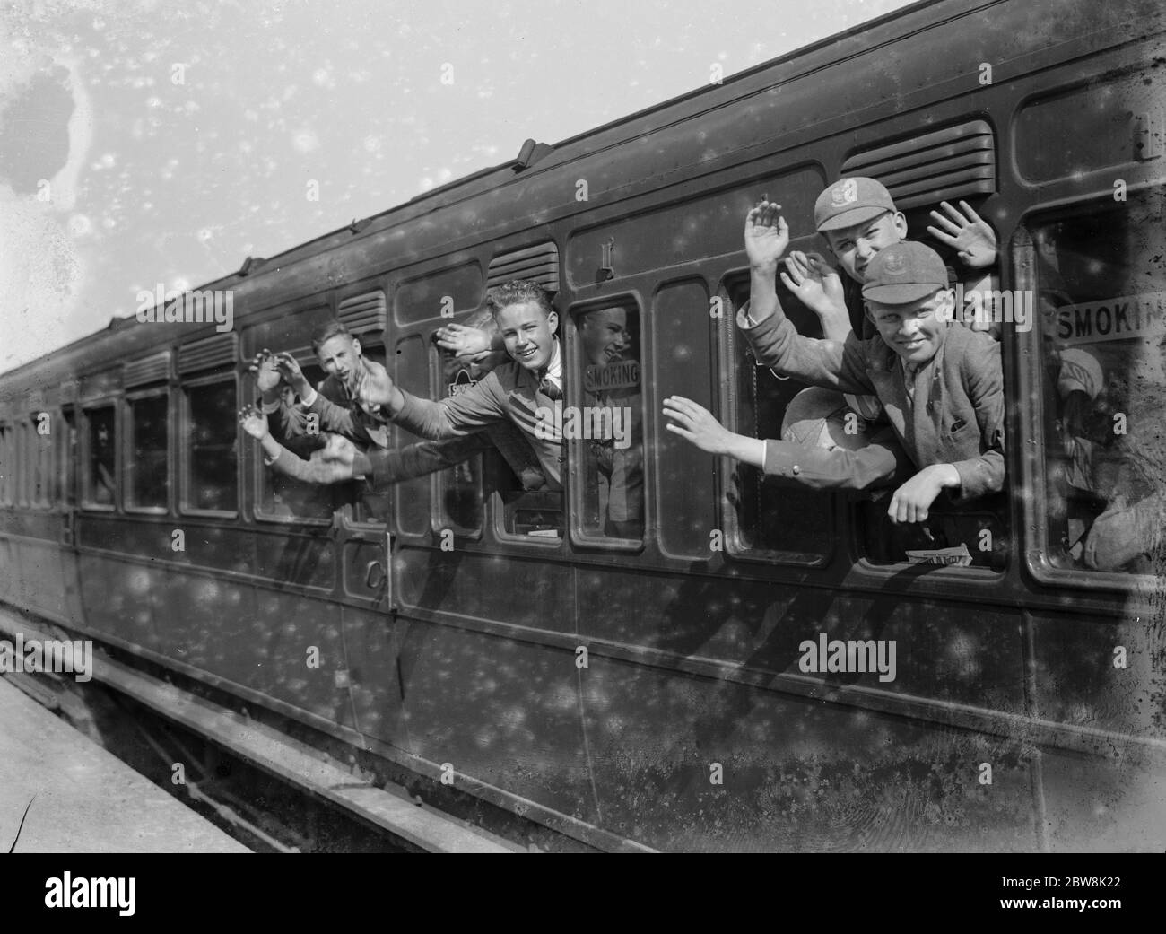 Gli studenti partono in treno . 1935 . Foto Stock