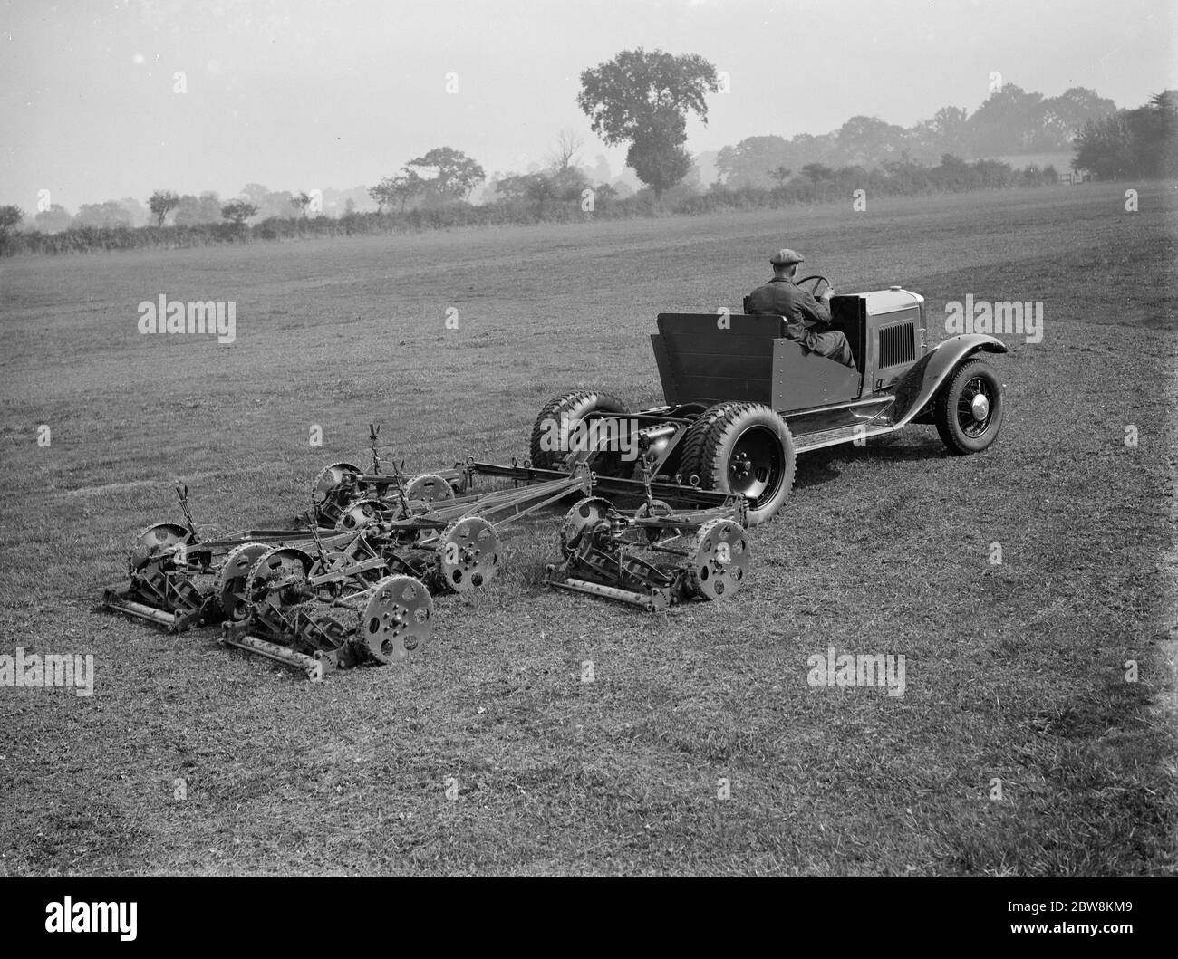 Un trattore da golf Pattison Bedford pronto per il taglio dell'erba . 1937 Foto Stock