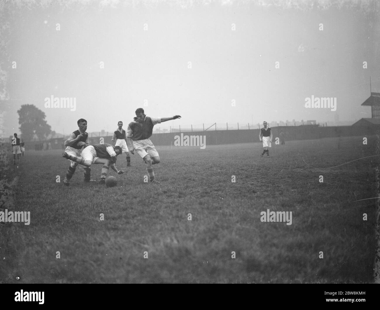 Brent School Old Boys vs. Imperial Paper Mills - Kent Amateur League - 25/09/37 1937 Foto Stock