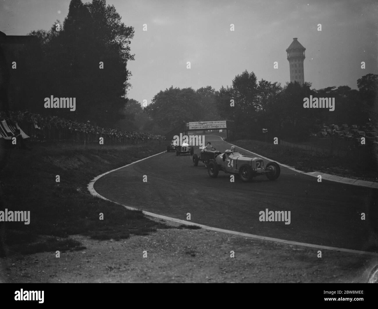 Il Principe Bira di Siam, che ha condotto alla gara del Trofeo Imperiale del Road Racing Club presso l'autodromo di Crystal Palace . 1937 Foto Stock