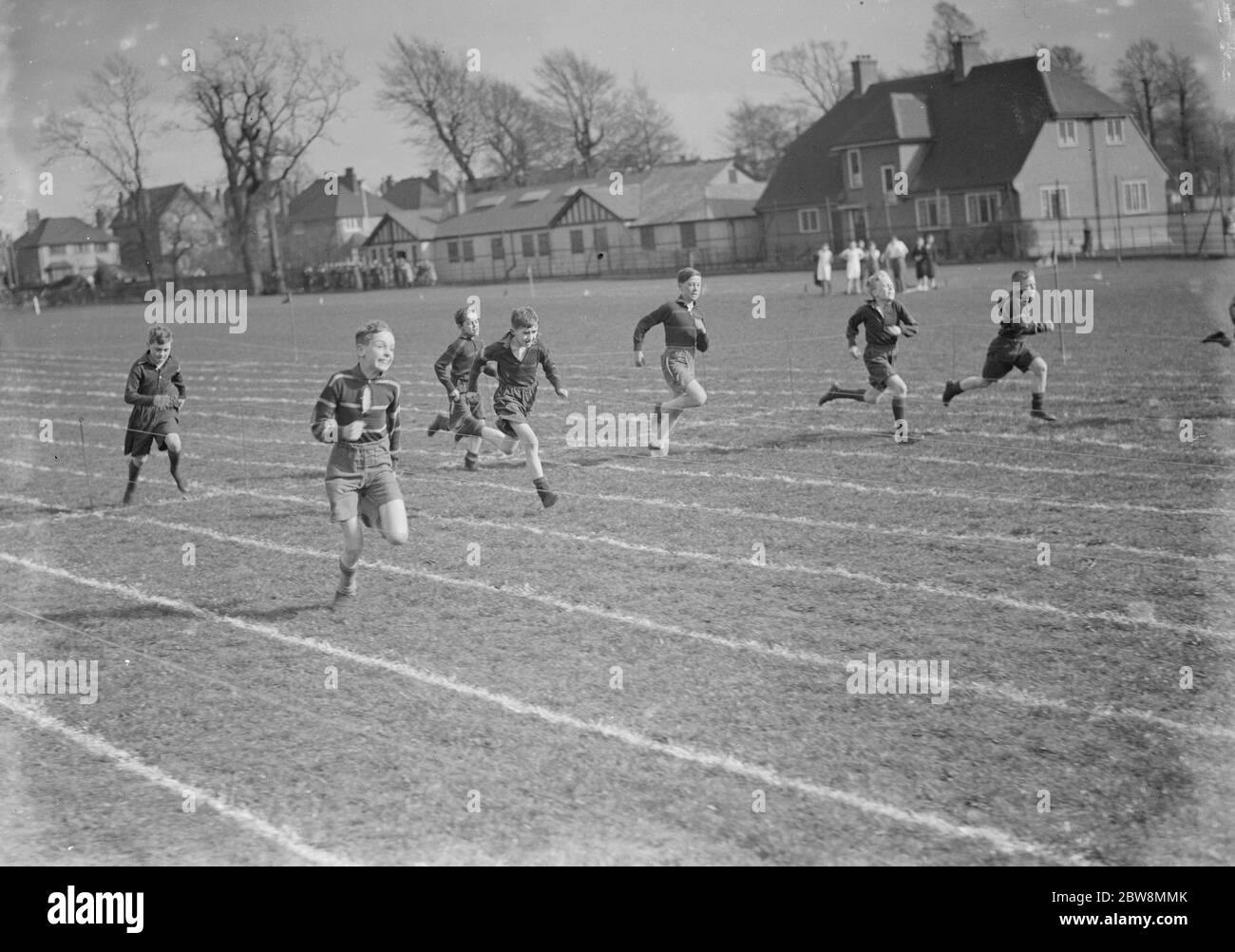 Eltham College Sports . gli studenti sprint i 100 metri . 1936 Foto Stock