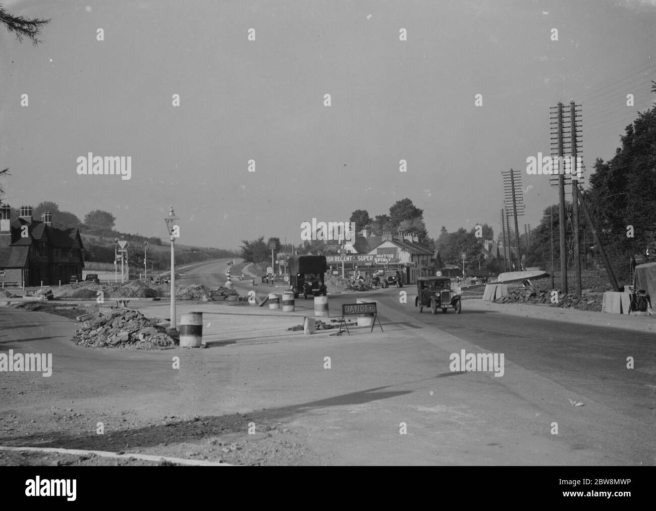 Miglioramenti del traffico in corso di costruzione a Green Street , Green Cross Road , Kent . 18 ottobre 1937 . Foto Stock