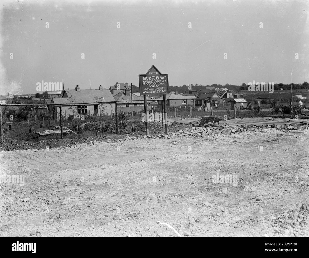 Un segno di protesta in un sito derelict a Kingsdown , Kent . 1935 Foto Stock